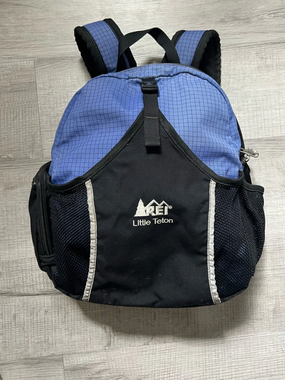 VINTAGE REI Little Teton Blue and Black Daypack with Bottle Pocket